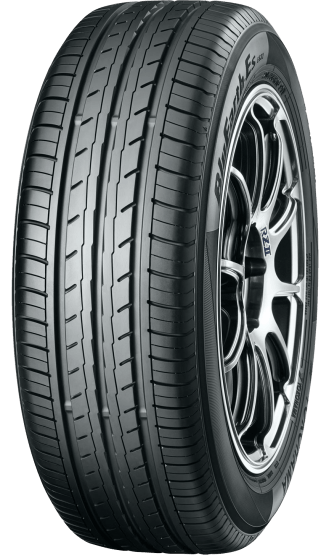 Neumático Yokohama 205/45R17 Bluearth ES32